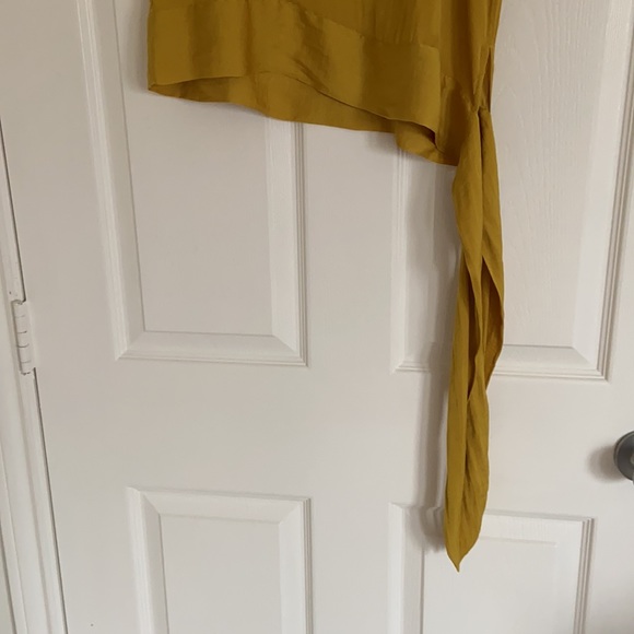 Yellow silky blouse - Picture 3 of 3